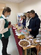 Сладкая благотворительная ярмарка